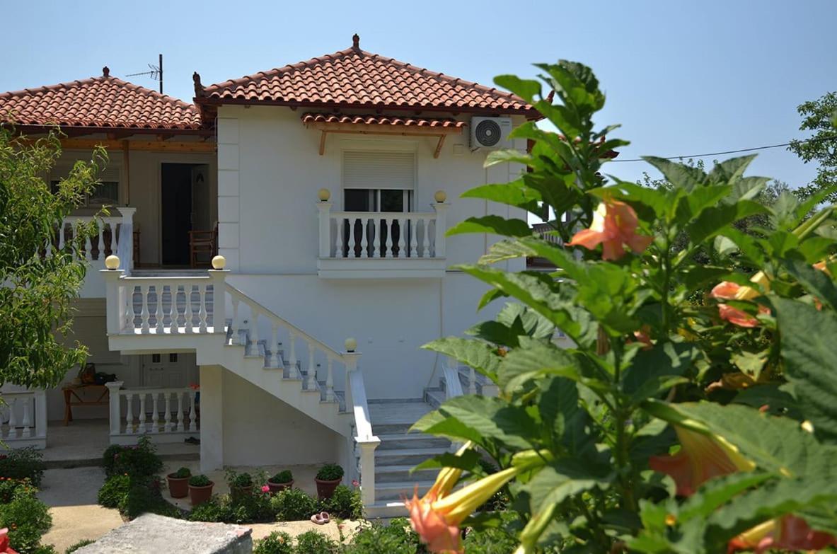Helen Apartments Лукове Экстерьер фото
